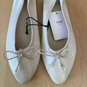 NWT Sfera cream ballerina shoes size 6.5